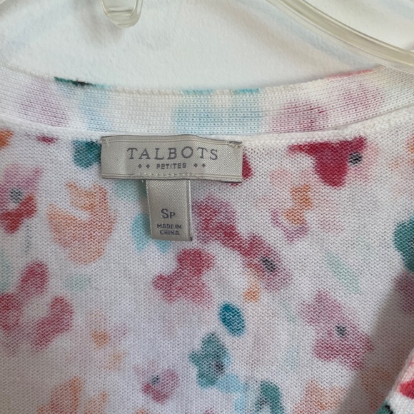 Flowered patterned blouse. - Picture 3 of 5